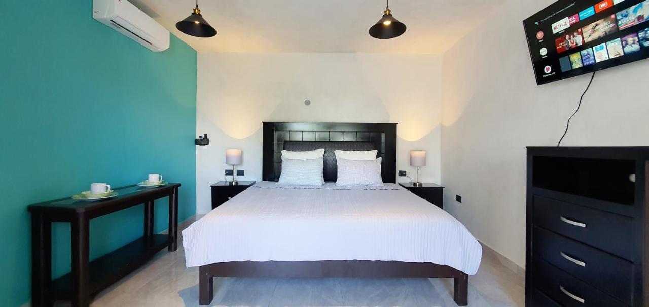 - Av 23 * Cozumel
